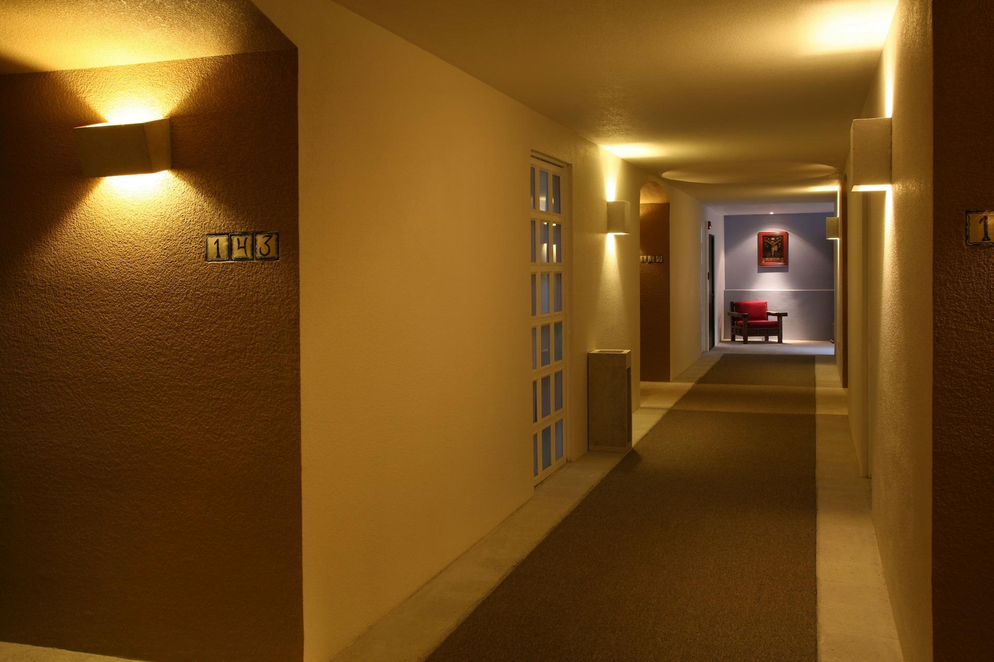Hacienda Jurica By Brisas Hotel Queretaro Exterior photo A corridor at the hotel