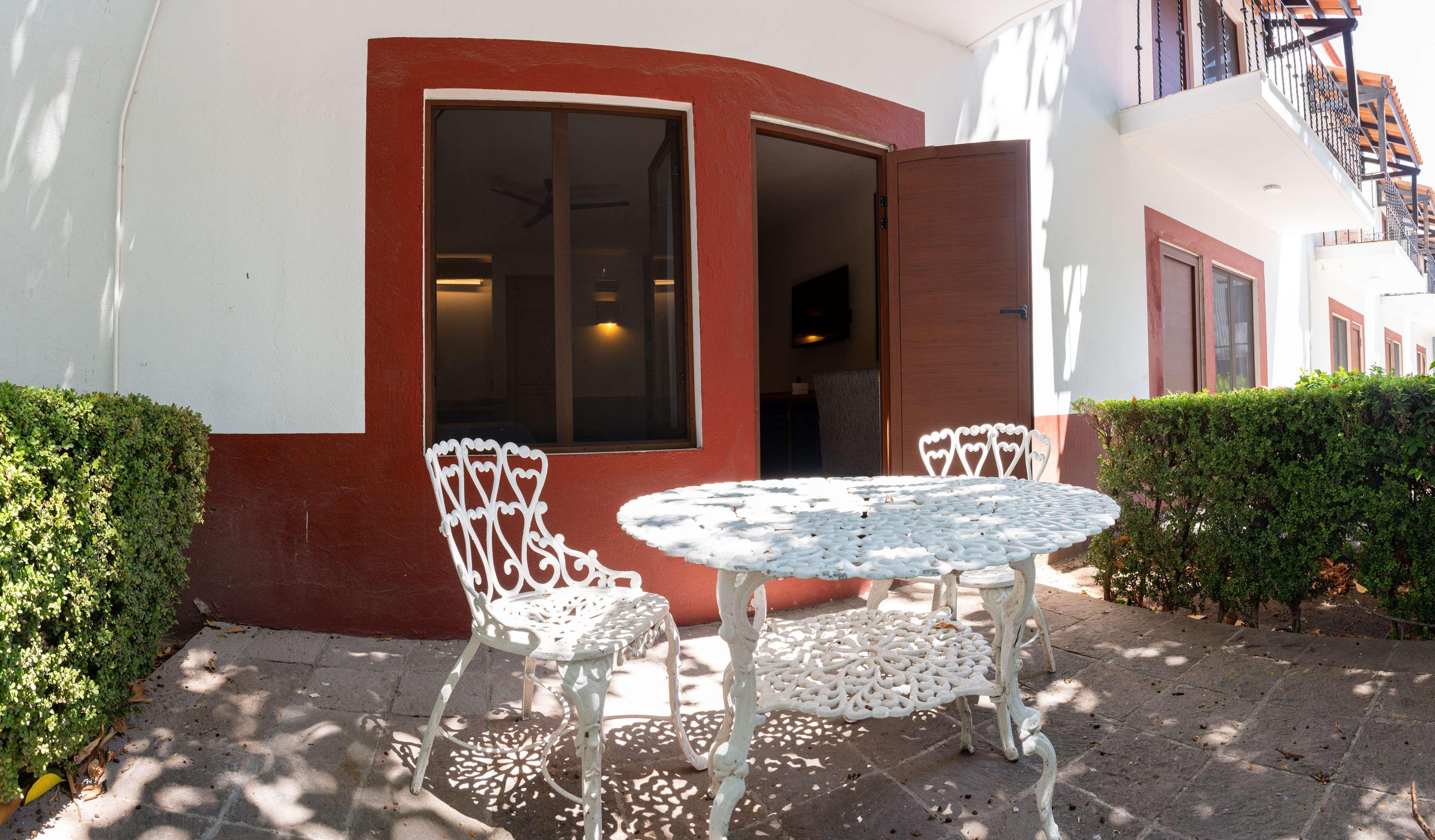Hacienda Jurica By Brisas Hotel Queretaro Exterior photo A typical patio at the hotel