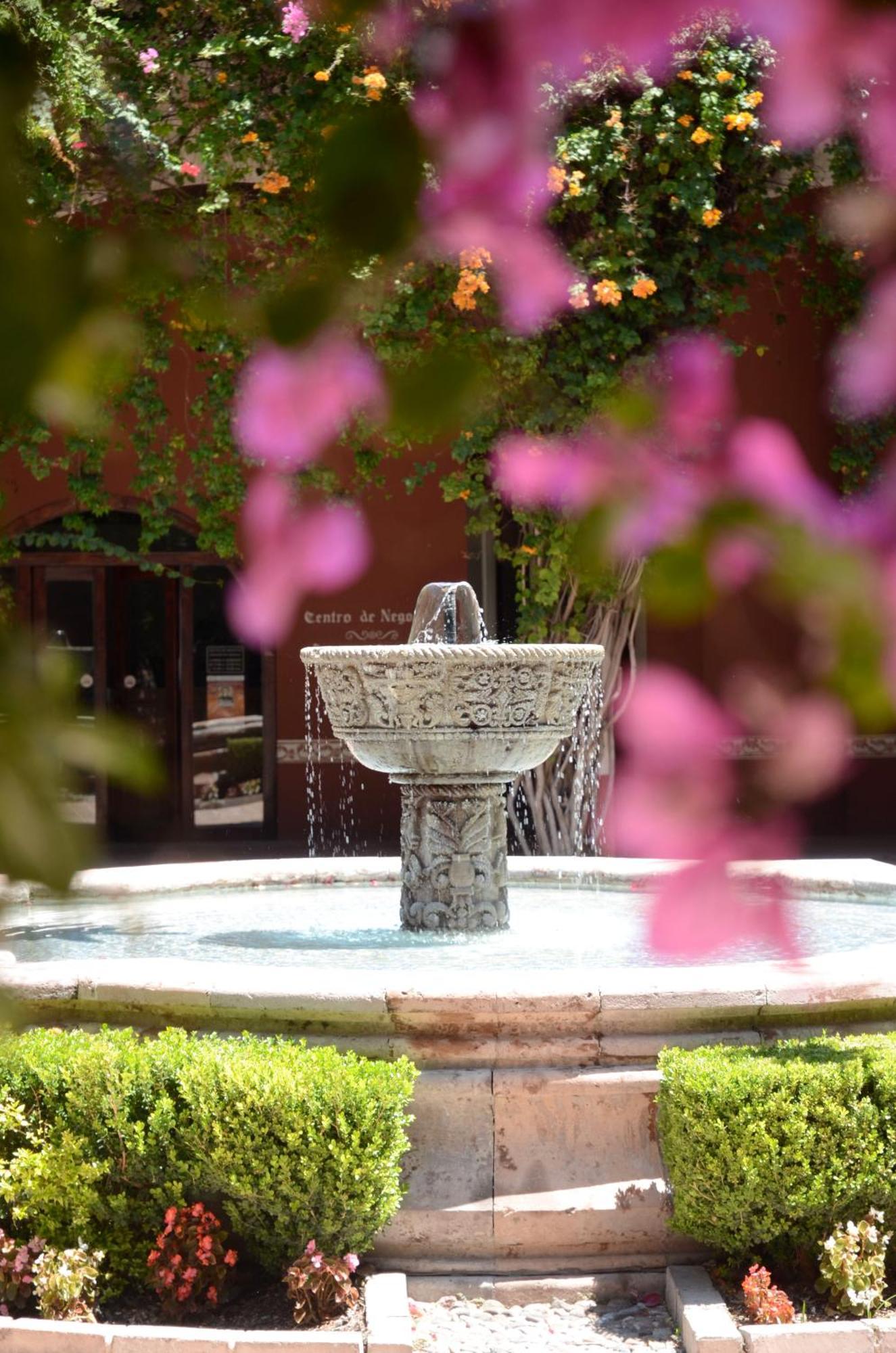Hacienda Jurica By Brisas Hotel Queretaro Exterior photo Fountain in the garden of the Centre de Senlis